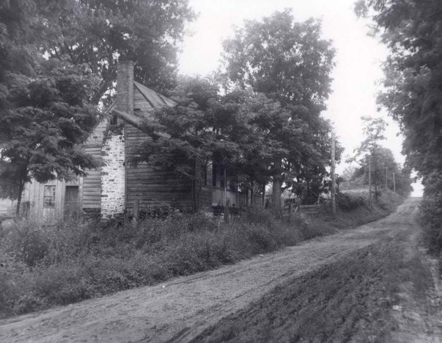 1907 Darnestown Road (Route 28) - Martin Thompson House. Photo by Lewis Reed