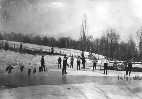 Ice harversting, 1910